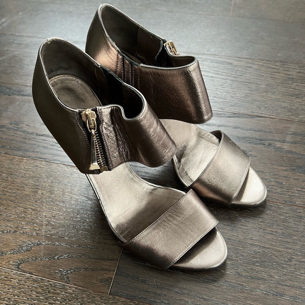 GUCCI Metallic Strap 4” Heels Size 36.5